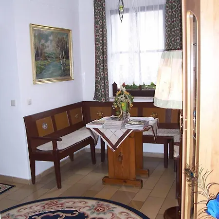 Krone فندق غوسوينستين